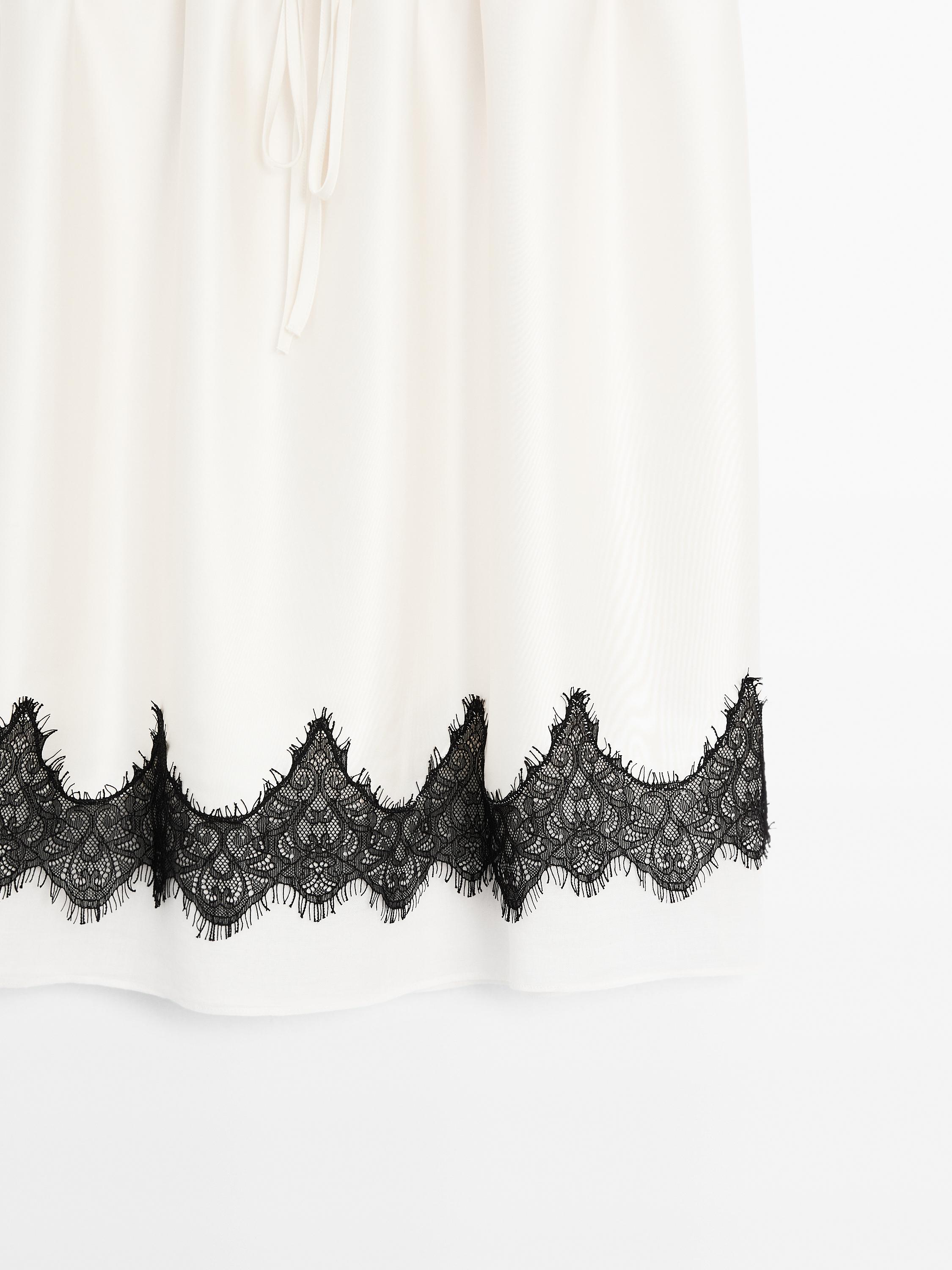 Contrast lace-trimmed skirt